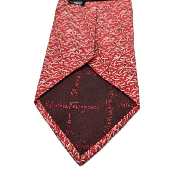 SALVATORE FERRAGAMO Made in Italy Palm Leave All Over Print Red Silk Necktie Tie - Picture 6 of 7